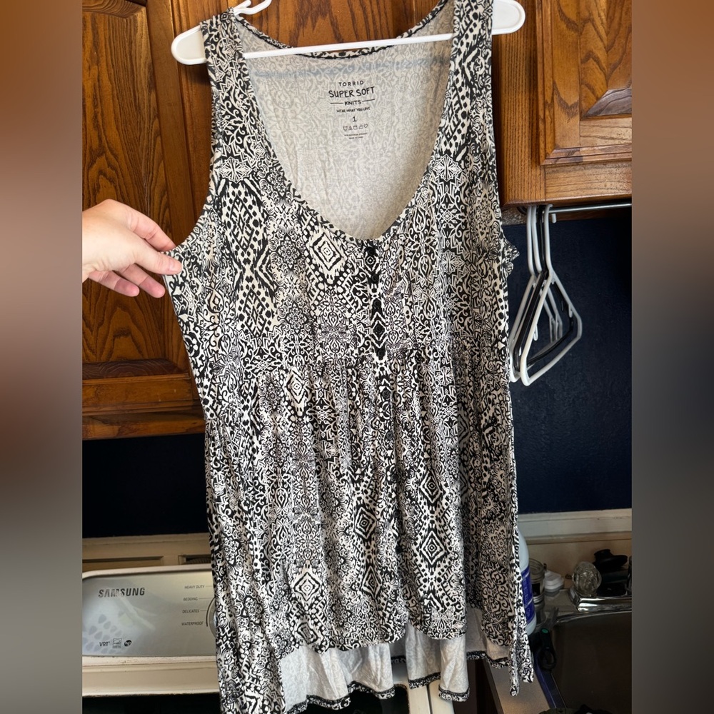 Torrid Black and White Relaxed Buttoned Tank Top